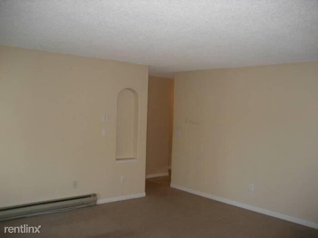 Building Photo - 2 br, 1.5 bath Condo - 5565 E Evergreen Blvd