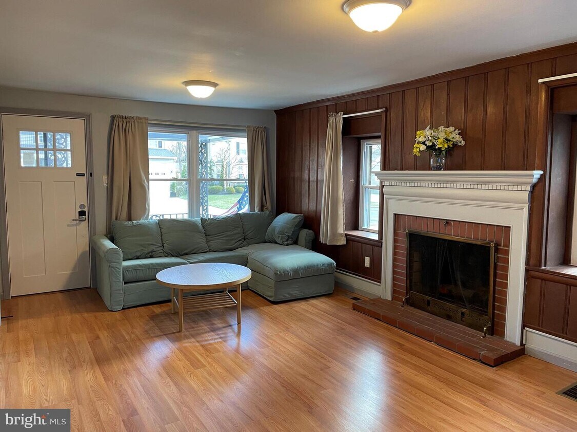 Primary Photo - 308 Monroe Ave