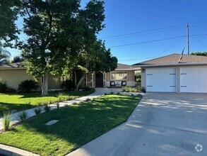 Building Photo - 779 Almond Dr