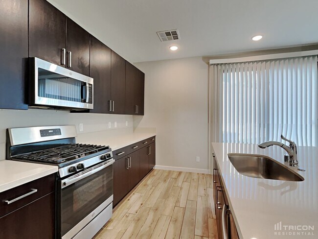 Foto del edificio - 6852 Whisper Canyon Pl