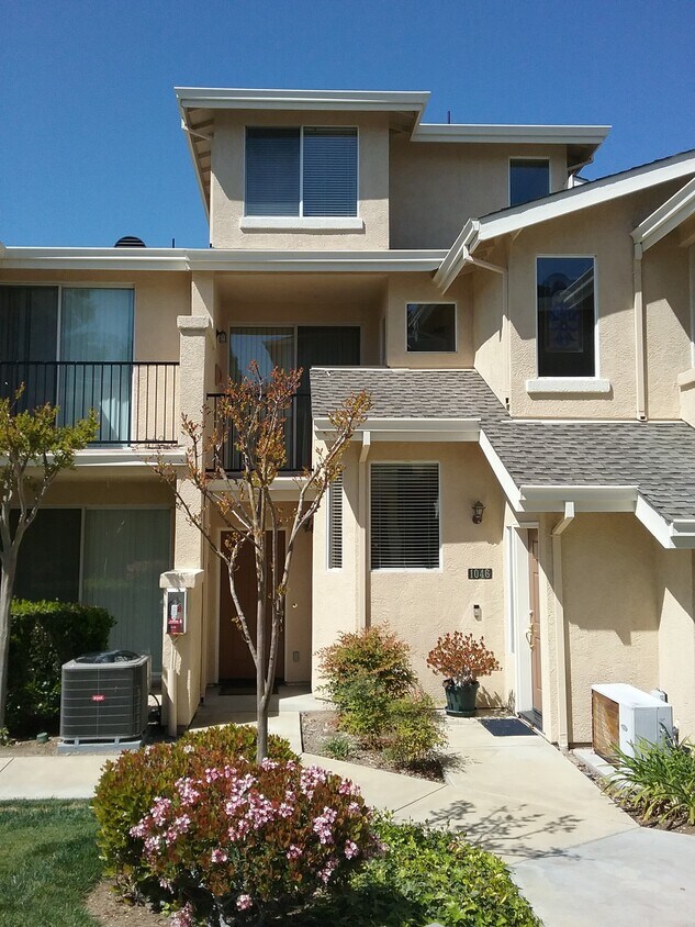 Primary Photo - 1042 Niguel Ln