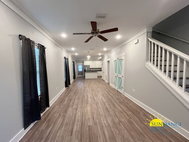 Building Photo - Beautiful 3 Bedroom Townhouse in Freeport’...