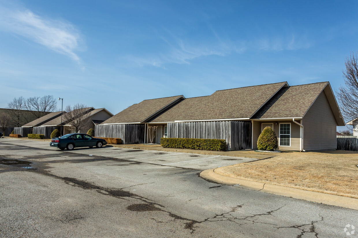 Primary Photo - Highland Park Apartments