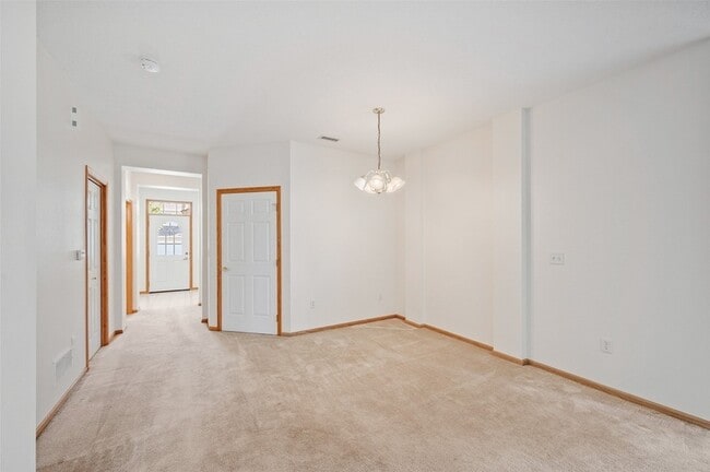 Foto del edificio - 5221 Village Run Ave