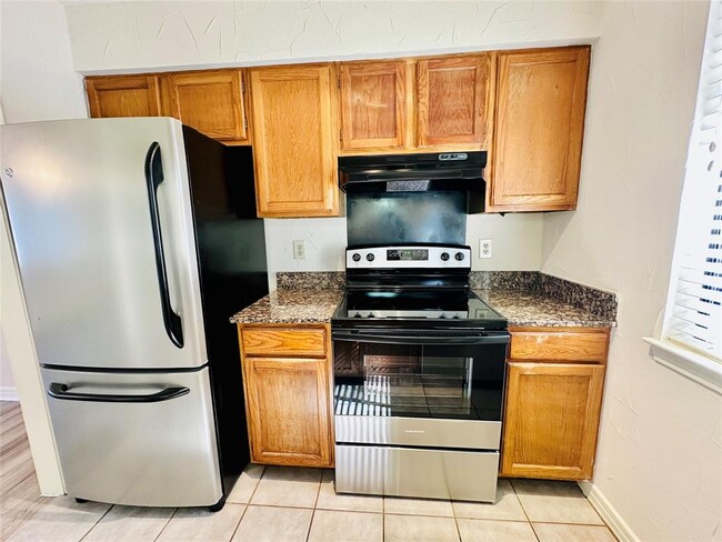 Building Photo - 6810 Deatonhill Dr