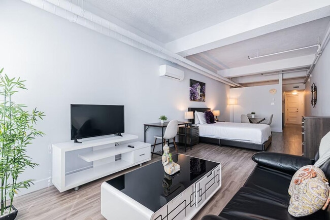 Building Photo - 6547 Rue de Saint-Vallier