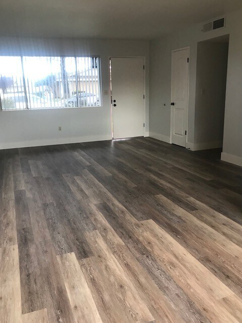 Foto del edificio - Super cute  2 bedroom 1 bath condo