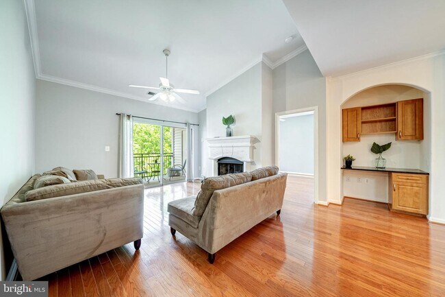 Foto del edificio - 12120 Garden Ridge Ln