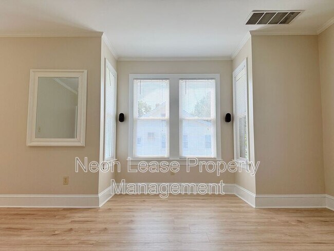 Foto del edificio - 100 Governors Ave