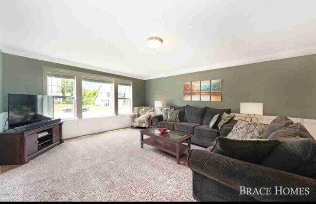 Building Photo - 717 Wild Flower Dr