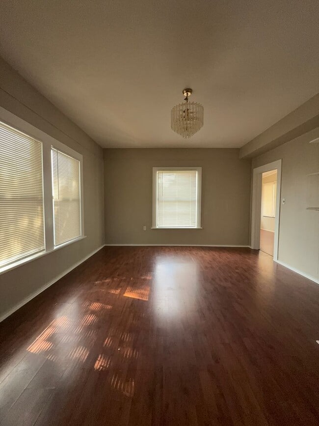 Building Photo - 1304 Kemp Blvd