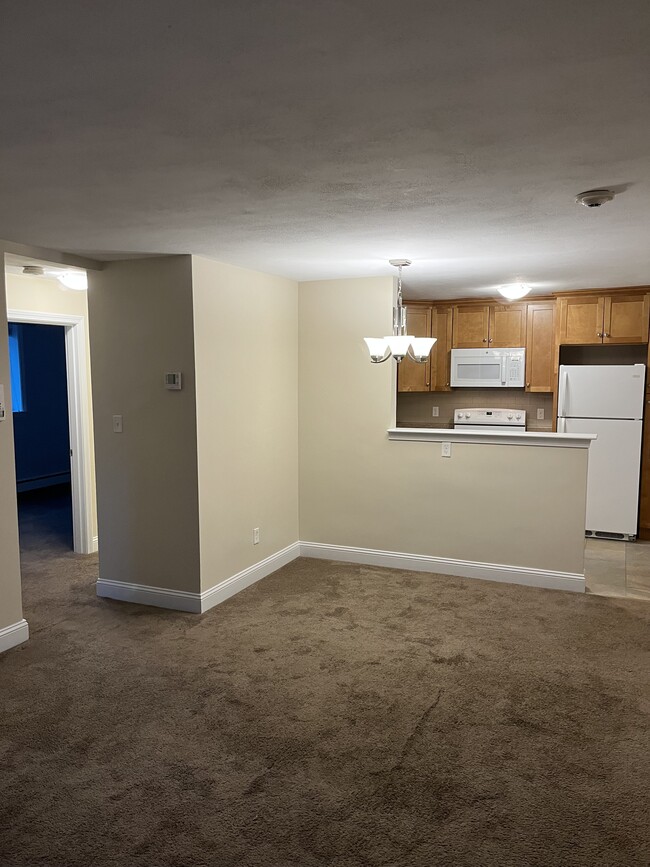 Dining Area - 194 Lincoln St