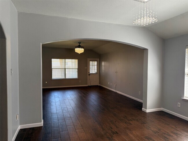 Foto del edificio - 15327 Summerlyn Point Ln