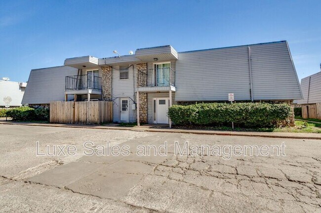 Building Photo - 6032 NW Expressway