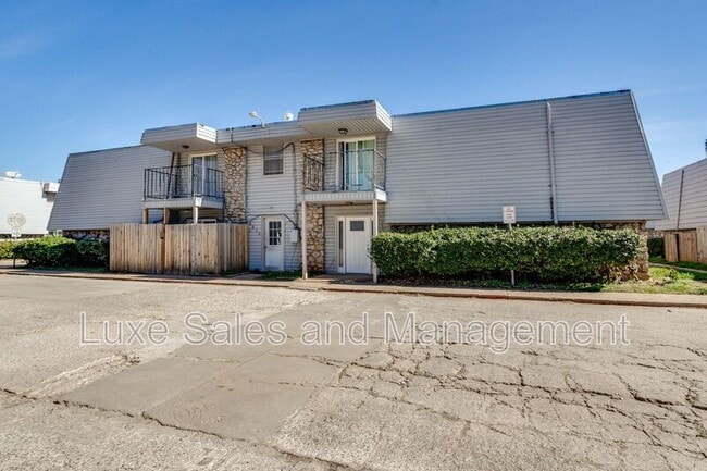 Photo - 6032 NW Expressway Apartment