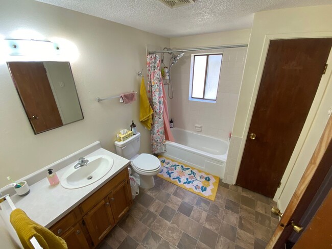 Building Photo - One Bedroom Condo on Avenida Del Sol