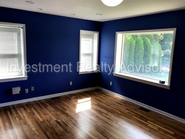 Building Photo - Spacious 2 bed 1 bath in Sugarhouse!
