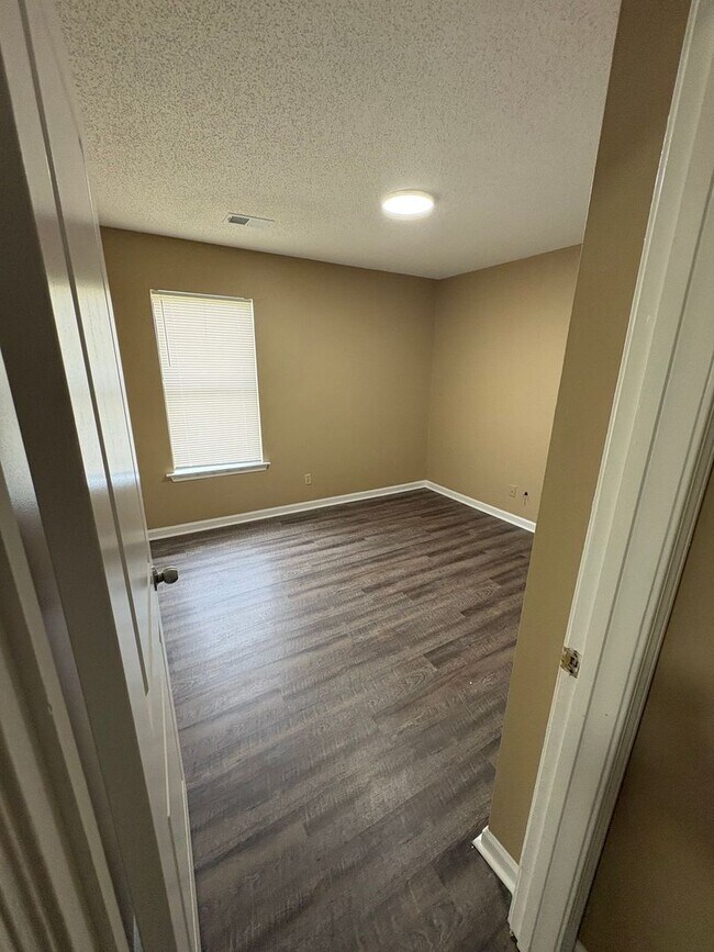 Foto del edificio - Comfortable 3 bedroom, 2 bath home