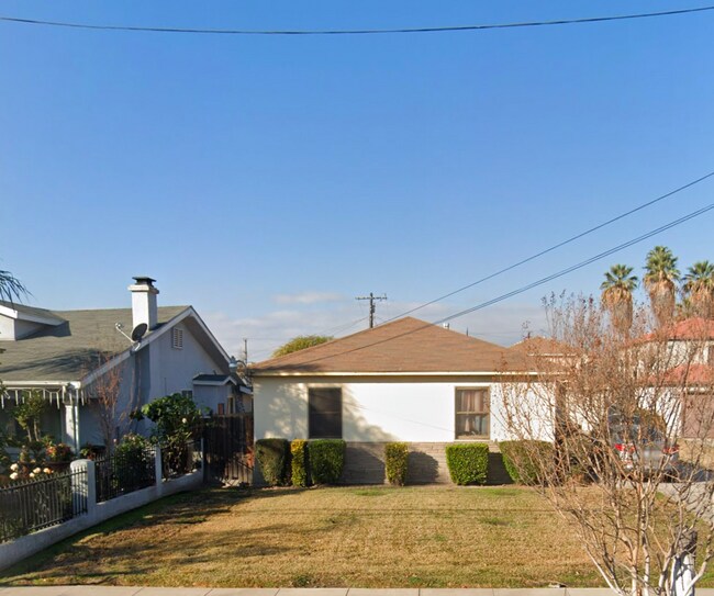 Building Photo - 1382 N Mountain View Ave