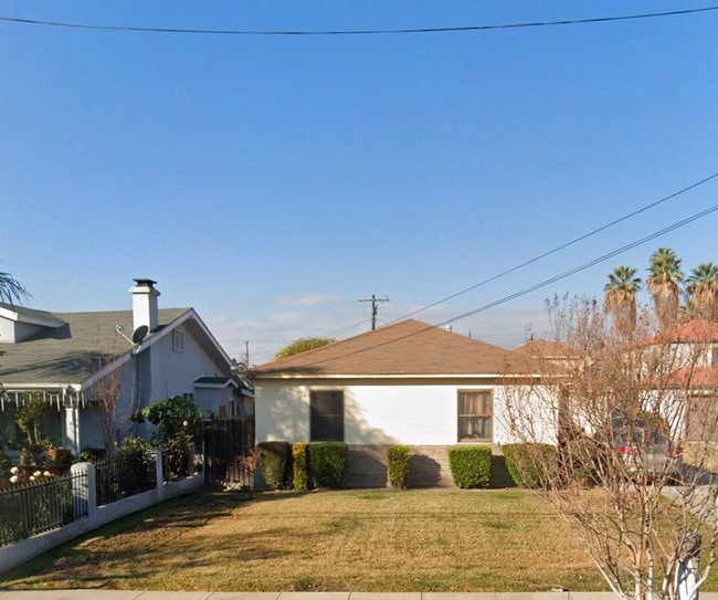 Building Photo - 1382 N Mountain View Ave