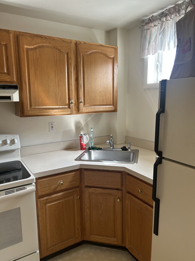Flat top stove, cathedral oak cabinets, disposal, refridgerator - 8003 W Chester Pike