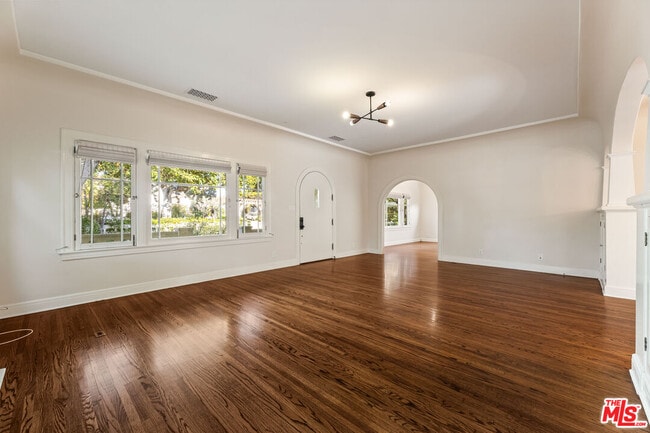 Building Photo - 602 11th St