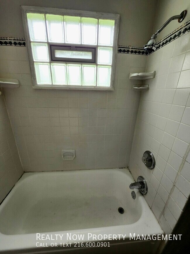 Building Photo - 18063 Weston Rd