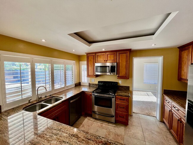 Building Photo - Beautiful 4B 2.5BA home in Chula Vista