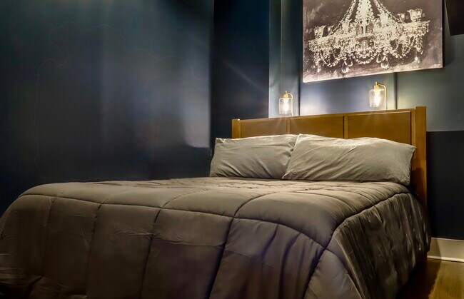 Foto del edificio - FURNISHED LUXURY LOFT (SHORT TERM / INSURANCE)