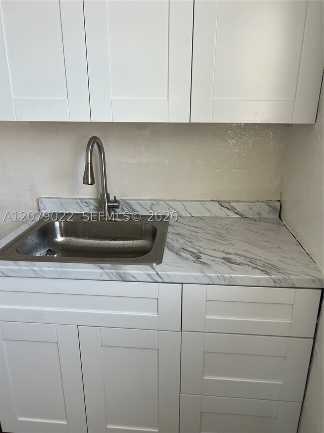 Foto del edificio - 225 NW 17th St