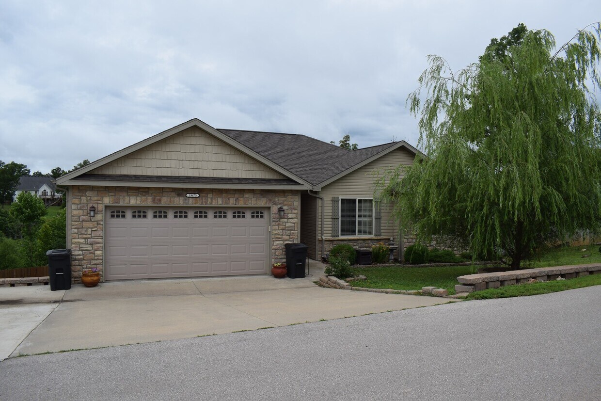 Primary Photo - Mountain Views, Modern Touches – 5 Bed Bea...