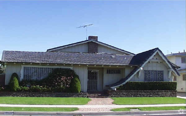 Primary Photo - 3820 S Bronson Ave