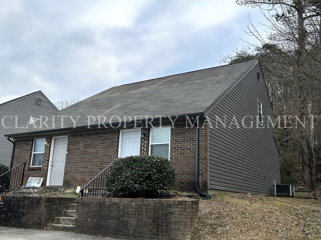 Primary Photo - Clean and neat duplex in central Cleveland...