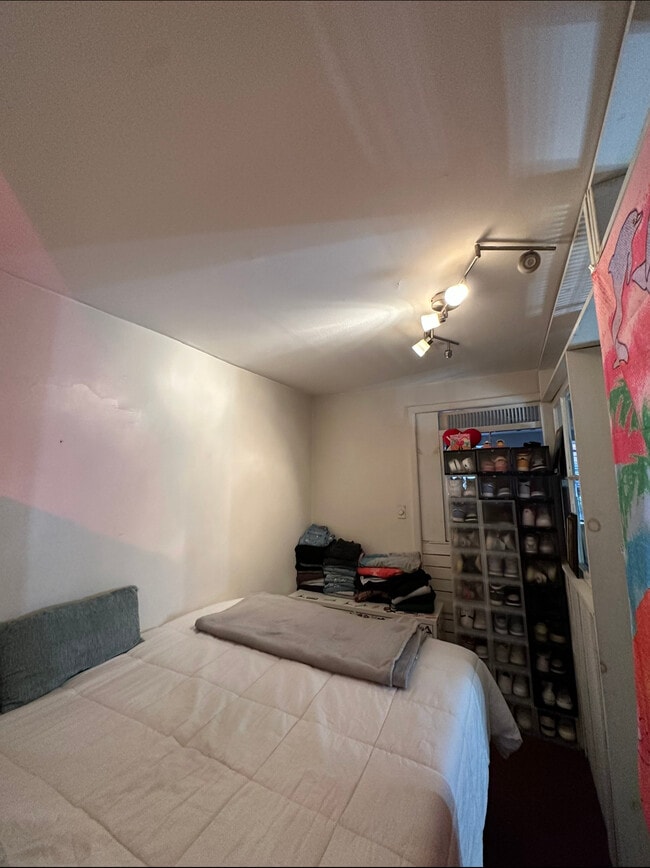 Building Photo - 411 Bergen St
