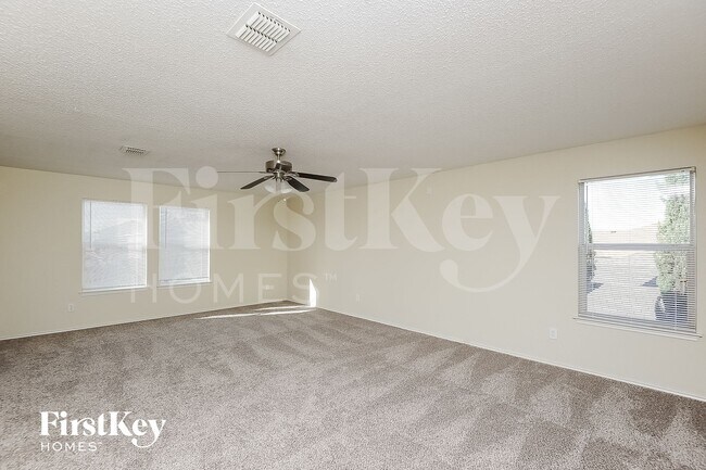 Foto del edificio - 3824 Bandera Ranch Rd