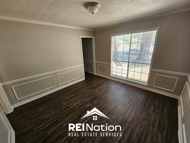 Foto del edificio - HUGE 4BR/2.5BA MEMPHIS HOME! | Vinyl Plank & Brick Fireplace | Fenced Yard!