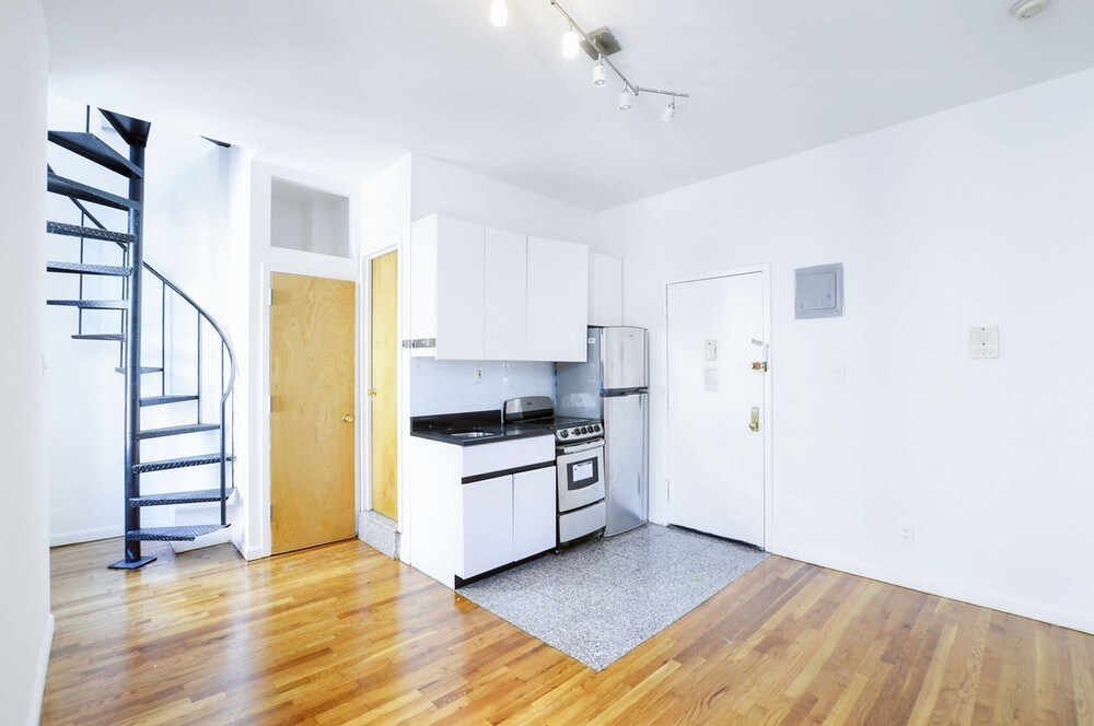 Primary Photo - 161 Mulberry St