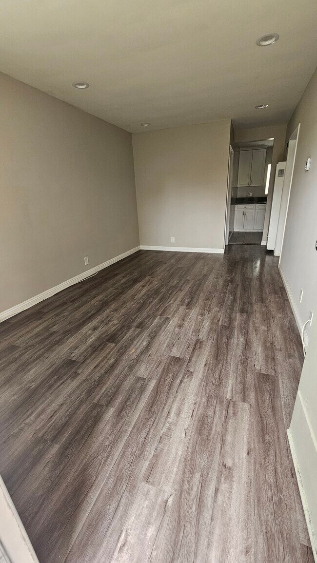 Foto del edificio - 7751 Milton Ave