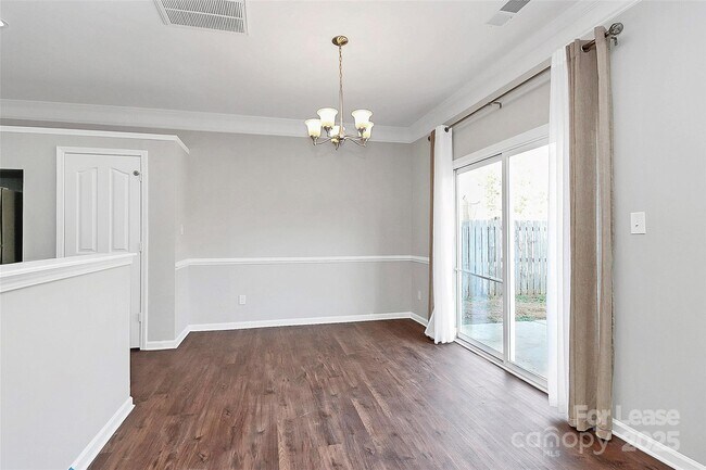 Foto del edificio - 3808 Herkimer Dr