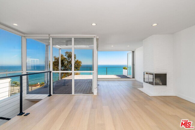 Foto del edificio - 18125 Coastline Dr
