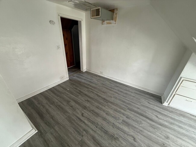 Foto del edificio - 2408 W High St