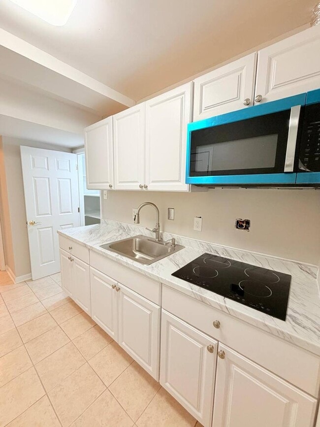 Foto del edificio - 4515 Forest Hill Dr