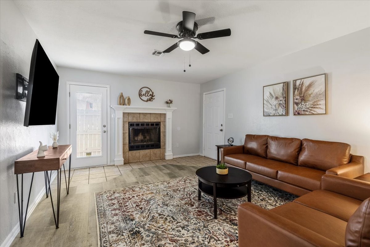 Primary Photo - 4033 NW Ozmun-Fully Furnished