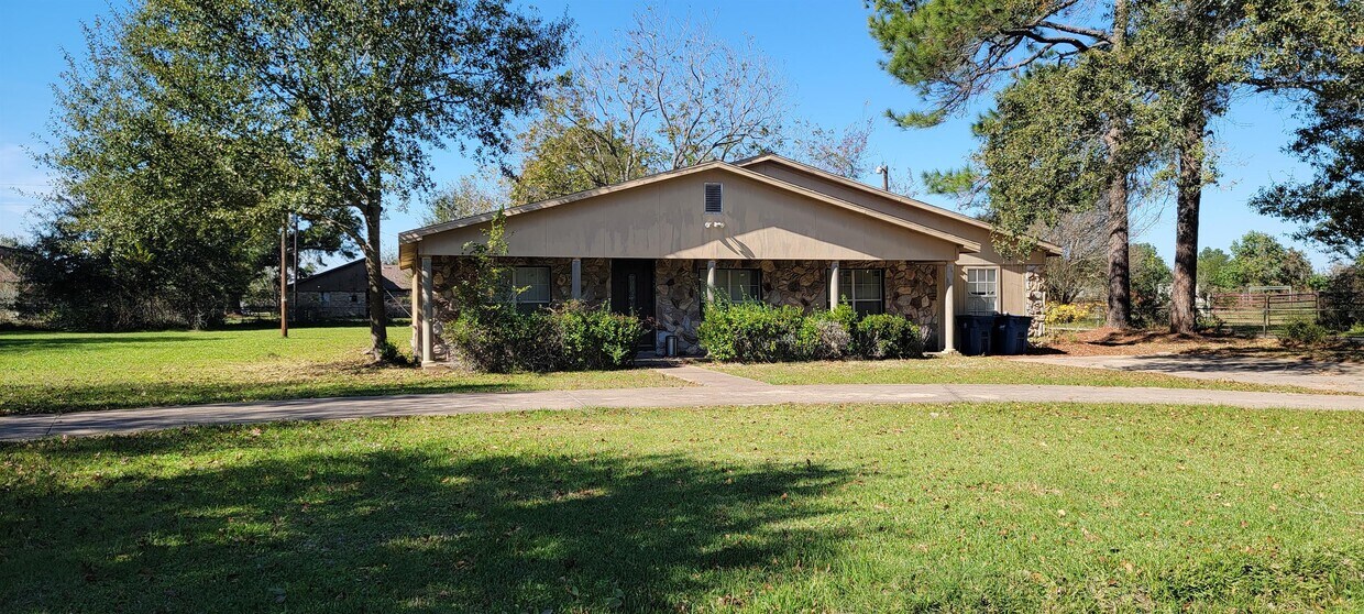 325 Hill St Unit Lucky, Prairie View, TX 77445 Room for Rent in