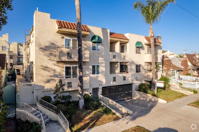 Building Photo - 319 N Hollywood Way