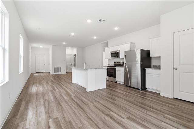 Building Photo - 2120 Prairie Ln