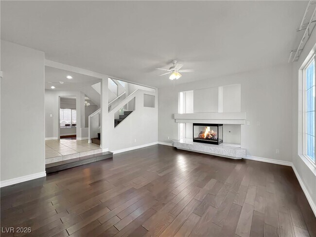 Foto del edificio - 595 Campus Oaks Ct