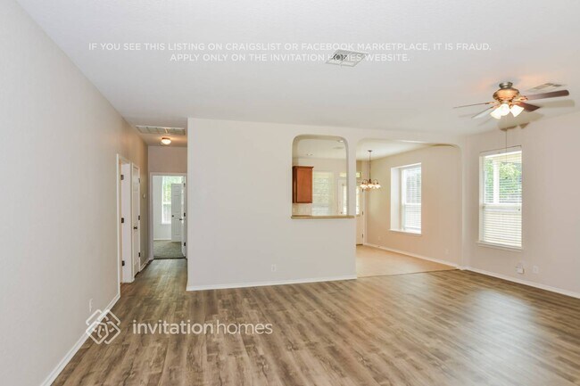 Foto del edificio - 710 Campion Red