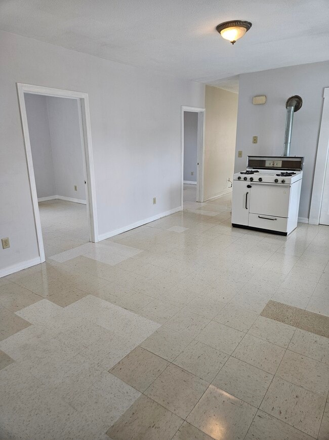 Building Photo - 56 Laval St