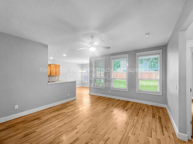 Foto del edificio - 2120 N Eagle Creek Ln